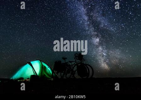 Camping under the stars in the Gobi Desert, Mongolia Stock Photo