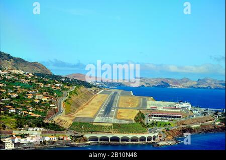 AIRPORT'S RUNWAY MADEIRA ISLAND PORTUGAL Stock Photo: 10824791 - Alamy