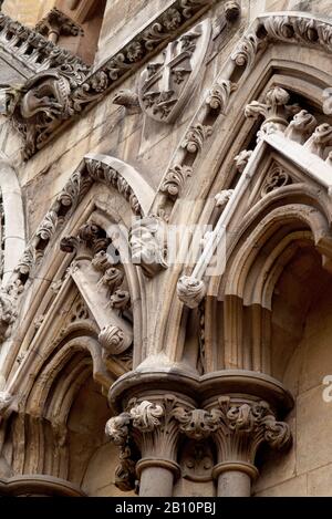 Stone carving on facade of Westminster Abbey. Westmister, London, United Kingdom Stock Photo