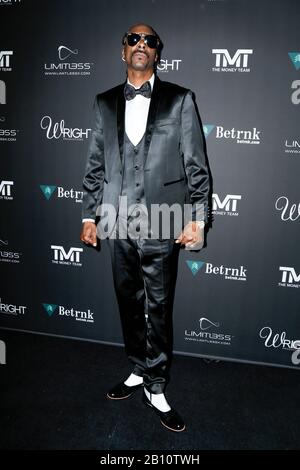 Snoop Dogg walking the red carpet at Floyd Mayweather's 43rd Birthday Celebration held at Sunset Eden on February 21, 2020 in Los Angeles, California USA (Photo by Parisa Afsahi/Sipa USA) Stock Photo