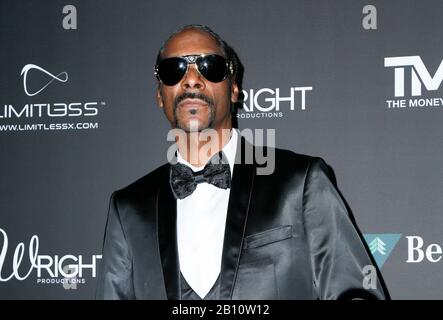 Snoop Dogg walking the red carpet at Floyd Mayweather's 43rd Birthday Celebration held at Sunset Eden on February 21, 2020 in Los Angeles, California USA (Photo by Parisa Afsahi/Sipa USA) Stock Photo