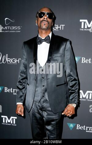 Snoop Dogg walking the red carpet at Floyd Mayweather's 43rd Birthday Celebration held at Sunset Eden on February 21, 2020 in Los Angeles, California USA (Photo by Parisa Afsahi/Sipa USA) Stock Photo