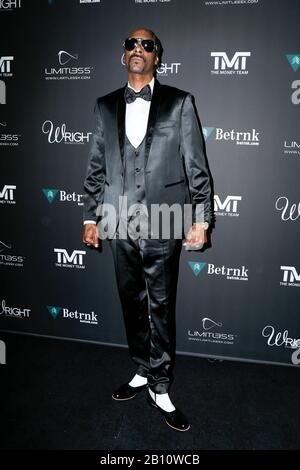 Snoop Dogg walking the red carpet at Floyd Mayweather's 43rd Birthday Celebration held at Sunset Eden on February 21, 2020 in Los Angeles, California USA (Photo by Parisa Afsahi/Sipa USA) Stock Photo