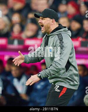 Munich, Germany. 21st Feb, 2020. Football Munich - Paderborn, Munich Feb 21, 2020. Steffen BAUMGART, Paderborn Trainer FC BAYERN MUNICH - SC PADERBORN 07 - DFL REGULATIONS PROHIBIT ANY USE OF PHOTOGRAPHS as IMAGE SEQUENCES and/or QUASI-VIDEO - 1.German Soccer League, Munich, February 21, 2020. Season 2019/2020, match day 23, FCB, München Credit: Peter Schatz/Alamy Live News Stock Photo