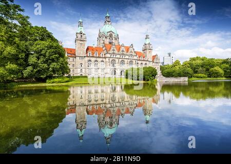 New town hall is reflected in the Maschteich, Hanover, Lower Saxony, Germany Stock Photo