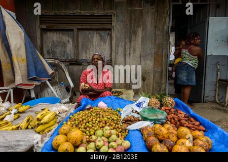 Living in Bairro Rangel, a museq, slum of Luanda, Angola, Africa Stock Photo