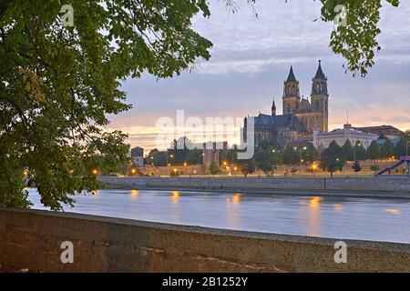 View across the Elbe to the Magdeburg Cathedral in the evening, Magdeburg, Saxony-Anhalt, Germany Stock Photo