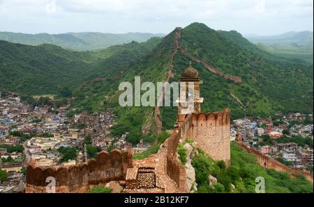 Beautiful view at the walls and hills around Amber fort in Jaipur Stock Photo