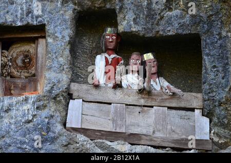Carved Tau Tau ancestral figures of Toraja People in Tomb,Portrayal of the Deceased,Lemo,Rantepao,Toraja people highlands,Tana Toraja people,Sulawesi,Indonesia,Southeast Asia Stock Photo