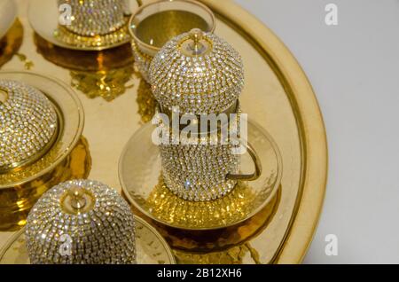 https://l450v.alamy.com/450v/2b12xh6/golden-turkish-coffee-set-2b12xh6.jpg