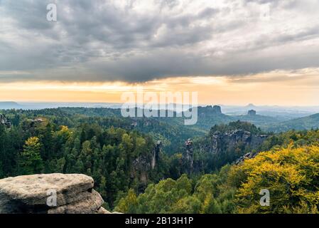 View from the Carola rocks to Schrammsteine rocks and Falkenstein in the evening,Elbe sandstone mountains,Saxony,Germany Stock Photo