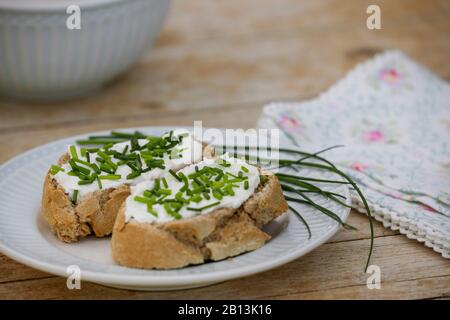 chives, sand leek (Allium schoenoprasum), slices of bread with curd and chives Stock Photo