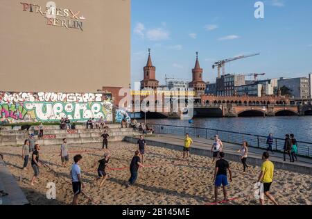 Beach volleyball on the Spree, in the back Oberbaumbrücke, Friedrichshain, Berlin Stock Photo