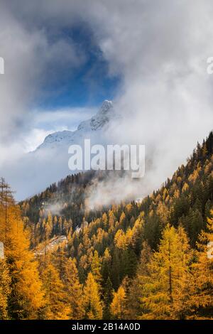 Pass to Samnaun in Switzerland with a view of the surrounding mountains Stock Photo