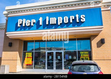 Feb 19, 2020 San Mateo / CA / USA - Pier 1 Import store front; Pier 1 Imports Inc., an American retailer specializing in imported home furnishings and Stock Photo