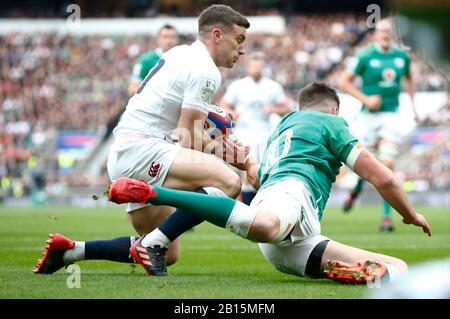 London, UK. 23rd Feb, 2020. George Ford of England cgoes over for his Try during Guinness Six Nations between England and Ireland at Twickenham Stadium, London, England on 23 February 2020 Credit: Action Foto Sport/Alamy Live News Stock Photo