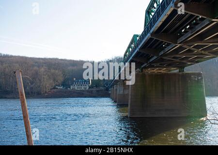 Truss bridge spanning the Delaware River and connecting the states New Jersey and Pennsylvania at the town of Stockton, New Jersey, USA. -00 Stock Photo