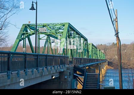 Truss bridge spanning the Delaware River and connecting the states New Jersey and Pennsylvania at the town of Stockton, New Jersey, USA. -00 Stock Photo