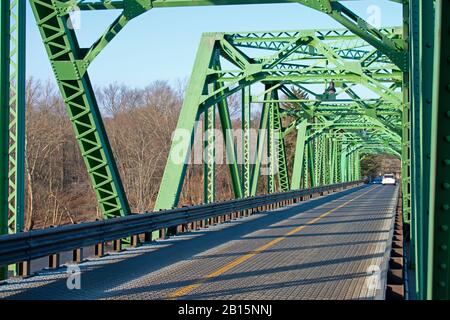 Truss bridge spanning the Delaware River and connecting the states New Jersey and Pennsylvania at the town of Stockton, New Jersey, USA. -00 Stock Photo