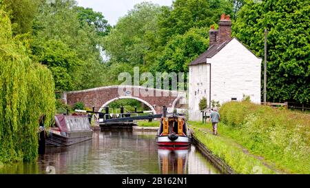 Narrowboat about to go through Tixall Lock on the Staffordshire and Worcester Canal Stock Photo