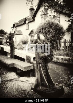 Tatenhill Lock on the Trent and Mersey Canal, Derbyshire,  England, UK, Britain Stock Photo