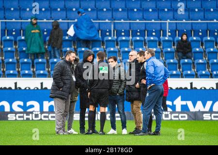 firo: 23.02.2020, Fuvuball, 2.Bundesliga, season 2019/2020, DSC Arminia Bielefeld - Hanover 96 referee Robert Hartmann in conversation with coach Uwe Neuhaus (Arminia Bielefeld) and coach Kenan Kocak (Hanover 96) about the game postponement. | usage worldwide Stock Photo