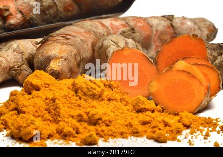 turmeric (Curcuma longa), rhizome, slices and milled Stock Photo