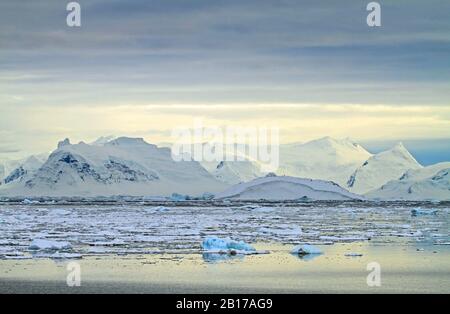 drift ice in the Gerlache Strait, Antarctica Stock Photo