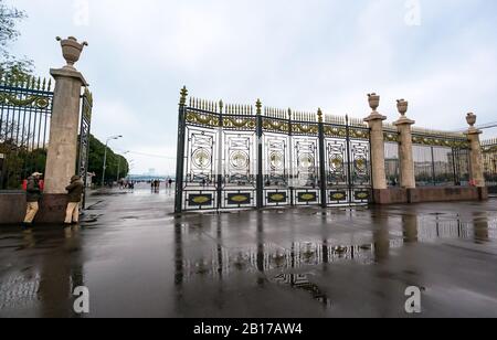 Elaborate entrance gates of Gorky Park on rainy day with wet weather, Moscow, Russian Federation Stock Photo