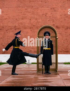 Kremlin regiment guard inspection with marching soldier goose step, Tomb of the Unknown Soldier war memorial, Alexander Gardens, Moscow, Russia Stock Photo