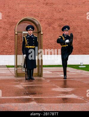 Kremlin regiment guard inspection with marching soldier goose step, Tomb of the Unknown Soldier war memorial, Alexander Gardens, Moscow, Russia Stock Photo