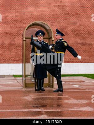 Kremlin regiment guard inspection with marching soldier goose step, Tomb of the Unknown Soldier war memorial, Alexander Gardens, Moscow, Russia Stock Photo