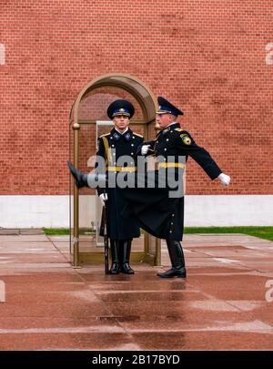 Kremlin regiment guard inspection with marching soldier goose step, Tomb of the Unknown Soldier war memorial, Alexander Gardens, Moscow, Russia Stock Photo