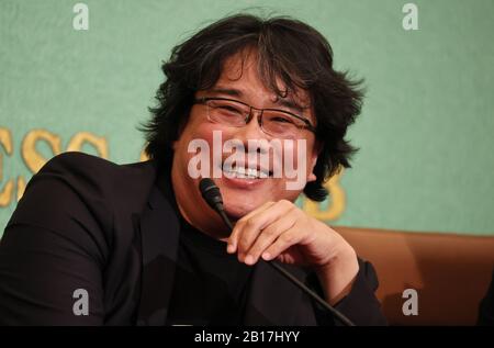 Tokyo, Japan. 23rd Feb, 2020. Oscar winning movie Parasite director Bong Joon-Ho of South Korea speaks before journalists at the Japan National Press Club in Tokyo on Sunday, February 23, 2020. Korean movie Parasite became the first foreign language movie to win the best picture of the Academy Award. Credit: Yoshio Tsunoda/AFLO/Alamy Live News Stock Photo