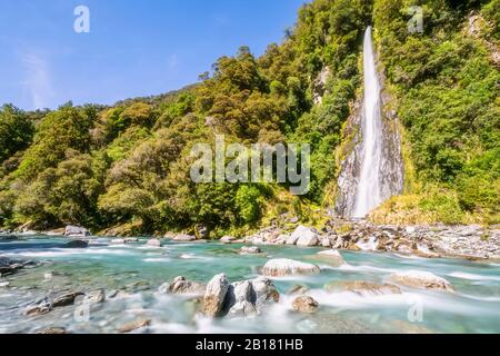 New Zealand, Scenic view of Thunder Creek Falls in Mount Aspiring National Park Stock Photo