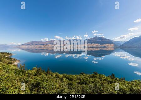 New Zealand, Queenstown-Lakes District, Wanaka, Blue summer sky reflecting in Lake Wanaka