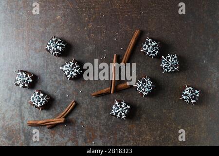 Cinnamon sticks and small chocolate cakes Stock Photo