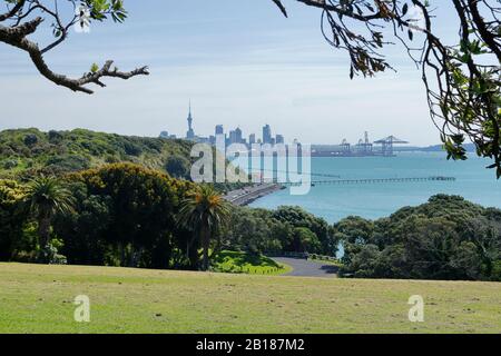View of the City of Auckland, New Zealand skyline and CBD and surrounding harbor area Stock Photo