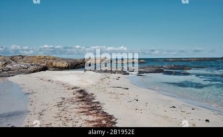 Sand bank between Atlantic Ocean at Sanna Bay, Ardnamurchan Peninsula, Lochaber, Scotland Stock Photo