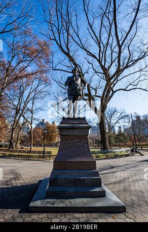 Bronze sculpture of William Shakespeare by John Quincy Adams Ward in  Central Park, Manhattan, New York City. Stock Photo