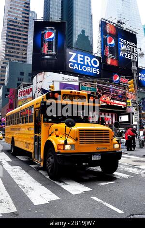USA ストリート看板　SCHOOL BUS File:USA school bus at London Pleasure Gardens (7859916544