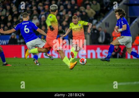 22nd February 2020, King Power Stadium, Leicester, England; Premier League, Leicester City v Manchester City : Kevin De Bruyne (17) of Manchester City shoots at goal