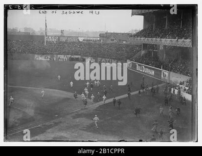 Cleveland Browns Vs. Philadelphia Eagles. Fans Support On NFL Game.  Silhouette Of Supporters, Big Screen With Two Rivals In Background. Stock  Photo, Picture and Royalty Free Image. Image 151976771.