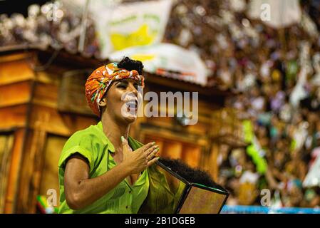 G. 24th Feb, 2020. RIO DE JANEIRO, 02/25/2020 - Member of the Samba School Mocidade Independente de Padre Miguel during the second day of the Special Group parade at the Carnival in Rio de Janeiro, held at the Marques de Sapucai Avenue.Foto: Mauricio Almeida Credit: Mauricio Almeida/AM Press/ZUMA Wire/Alamy Live News Stock Photo