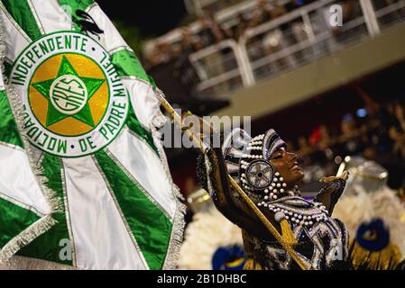 February 25, 2020: RIO DE JANEIRO, 02/25/2020 - 2nd Flag-Bearer, Isabela Moura, of the Samba School Mocidade Independente de Padre Miguel during the second day of the Special Group parade at the Carnival in Rio de Janeiro, held at the Marques de Sapucai Avenue. Credit: Mauricio Almeida/AM Press/ZUMA Wire/Alamy Live News Stock Photo