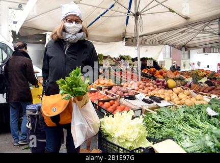 Milan, Italy. 25th Feb, 2020. Milan, CORONAVIRUS in Lombardy. Via Fauchè market - In the photo: people with mask Credit: Independent Photo Agency/Alamy Live News Stock Photo