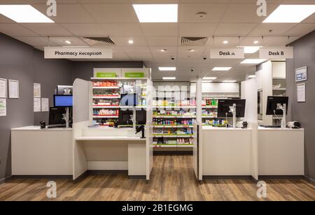 University College London Hospital interior. LLoyds Pharmacy Stock Photo