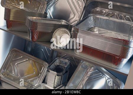 ALUMINIUM FOIL TAKEAWAY FOOD CONTAINERS Stock Photo - Alamy