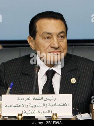 (200225) -- BEIJING, Feb. 25, 2020 (Xinhua) -- File photo taken on Nov. 8, 2009 shows Hosni Mubarak attending a conference in Sharm El-Sheikh, Egypt. Egyptian former President Hosni Mubarak has died at the age of 91 after suffering a long illness, state-run Nile TV reported on Tuesday. (Xinhua/Zhang Ning) Stock Photo