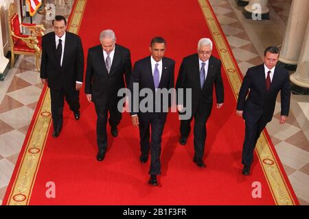 (L-R) Egyptian President Hosni Mubarak, Israeli Prime Minister Benjamin Netanyahu, U.S. President Barack Obama, Palestinian Authority President Mahmoud Abbas, and King Abdullah II of Jordan walk toward the East Room of the White House for statements on the first day of the Middle East peace talks September 1, 2010 in Washington, DC. The White House has kicked off a new round of direct peace talks for the Middle East, the first one in more than 18 months.  .Credit: Alex Wong - Pool via CNP /MediaPunch